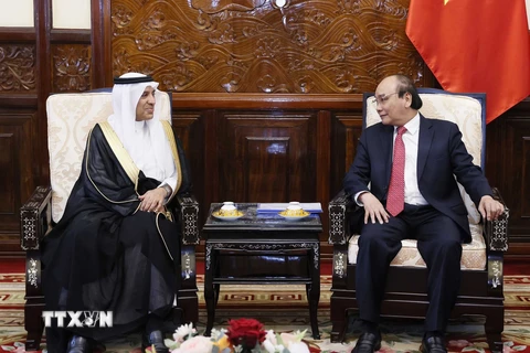Chủ tịch nước Nguyễn Xuân Phúc tiếp Đại sứ Vương quốc Saudi Arabia Saud F.M AlSuwelim đến chào từ biệt. (Ảnh: Thống Nhất/TTXVN)