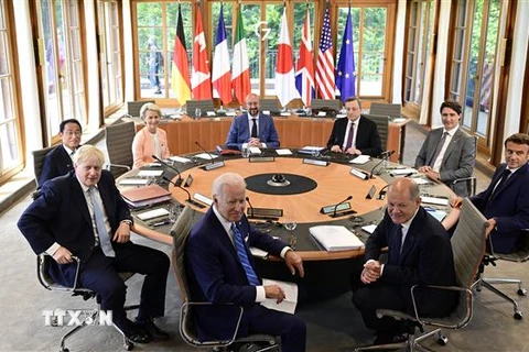 Các đại biểu tham dự Hội nghị thượng đỉnh G7 tại lâu đài Elmau thuộc bang Bayern (Đức), ngày 26/6. (Ảnh: AFP/TTXVN)