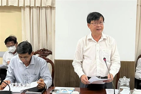 Ông Huỳnh Minh Trúc - Giám đốc Trung tâm kiểm soát bệnh tật thành phố Cần Thơ (CDC Cần Thơ) phát biểu tại cuộc họp. (Ảnh: Ánh Tuyết/TTXVN)