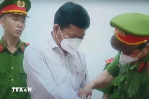 Nguyên Giám đốc CDC Bình Phước Nguyễn Văn Sáu bị khởi tố, bắt tạm giam. (Ảnh: TTXVN phát)