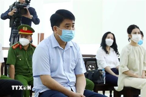 Bị cáo Nguyễn Đức Chung tại phiên tòa phúc thẩm vụ mua chế phẩm sinh học xử lý nước. (Ảnh: Phạm Kiên/TTXVN)