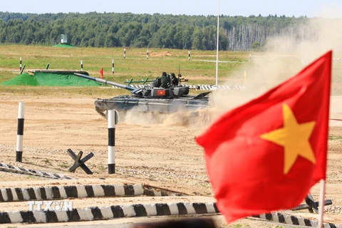 Kíp xe tăng số 1 xuất kích trong trận ra quân thi đấu tại Army Games 2022. 