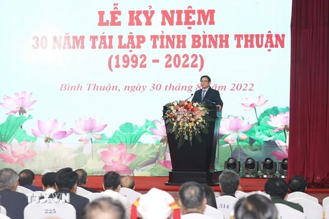 Thủ tướng Phạm Minh Chính phát biểu tại Lễ Kỷ niệm 30 năm tái lập tỉnh Bình Thuận. (Ảnh: Dương Giang/TTXVN)