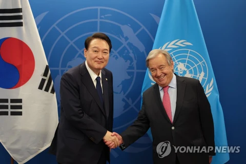 Tổng thống Hàn Quốc Yoon Suk-yeol và Tổng thư ký Liên hợp quốc Antonio Guterres. (Nguồn: Yonhap)