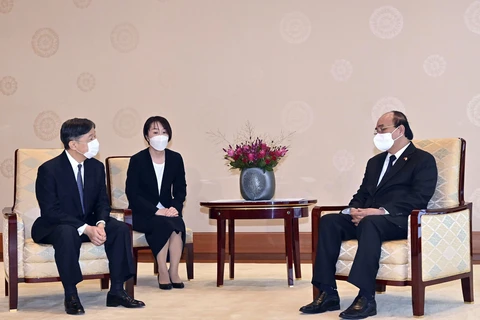 Chủ tịch nước Nguyễn Xuân Phúc gặp Nhà vua Nhật Bản Naruhito. (Ảnh: TTXVN phát)