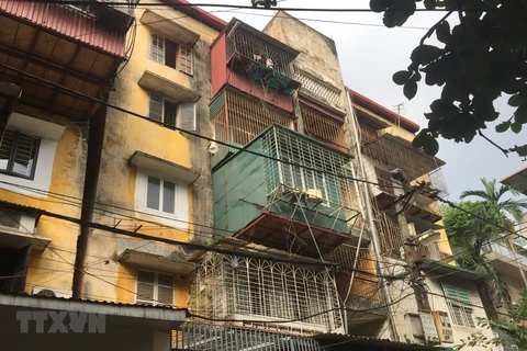 Một khu nhà tập thể cũ ở Hà Nội. (Nguồn: TTXVN)