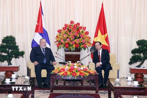 Ông Nguyễn Văn Nên, Ủy viên Bộ Chính trị, Bí thư Thành ủy Thành phố Hồ Chí Minh (phải) tiếp Thủ tướng Cuba Manuel Marrero Cruz. (Ảnh: Xuân Khu/TTXVN)