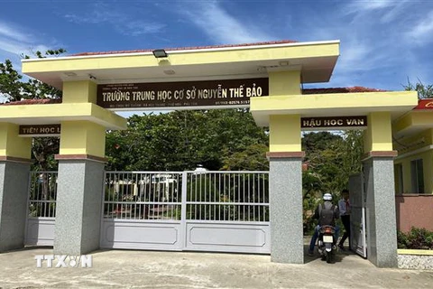 Trường Trung học cơ sở Nguyễn Thế Bảo - nơi xảy ra vụ việc. (Ảnh: Tường Quân/TTXVN)