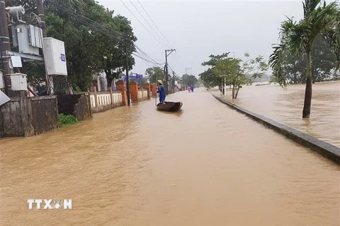 Đường giao thông ở xã Hải Phong, huyện Hải Lăng, tỉnh Quảng Trị bị ngập lụt. (Ảnh: Nguyên Lý/TTXVN)