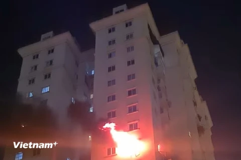 Hà Nội: Cháy căn hộ tầng 9 chung cư tại Phú Thượng