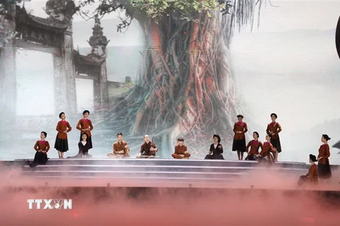 Một tiết mục văn nghệ đặc sắc tại lễ khai mạc Festival Tràng An kết nối di sản-Ninh Bình năm 2022. (Ảnh: Đức Phương/TTXVN)