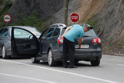 Serbia và Kosovo đạt được thỏa thuận để chấm dứt tranh chấp liên quan tới việc đăng ký biển số xe ôtô kéo dài gần 2 năm. (Nguồn: Reuters)