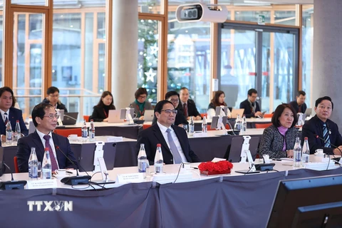 Thủ tướng Phạm Minh Chính phát biểu tại buổi làm việc với Ngân hàng Đầu tư châu Âu. (Ảnh: Dương Giang/TTXVN)