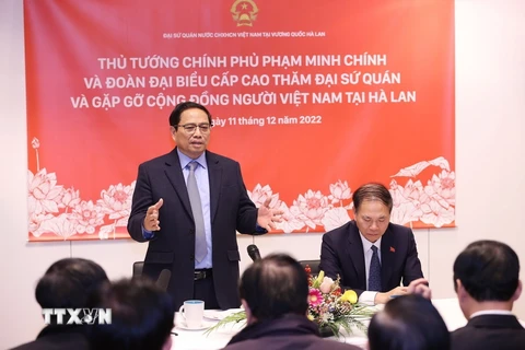 Thủ tướng Phạm Minh Chính phát biểu tại buổi gặp với cán bộ, nhân viên Đại sứ quán, cộng đồng người Việt tại Hà Lan. (Ảnh: Dương Giang/TTXVN)