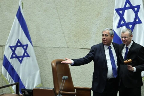 Ông Yariv Levin (phải) sẽ trở thành Chủ tịch Quốc hội Israel, thay thế ông Mickey Levy. (Nguồn: Times of Israel)