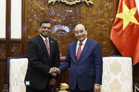 Chủ tịch nước Nguyễn Xuân Phúc tiếp Đại sứ Sri Lanka Srilanka Prasanna Gamage. (Ảnh: Thống Nhất/TTXVN)