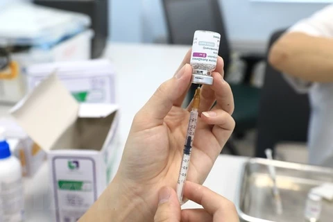 Tiêm vaccine ngừa COVID-19. (Nguồn: TTXVN)