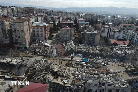 Cảnh đổ nát sau trận động đất tại Kahramanmaras, Thổ Nhĩ Kỳ. (Ảnh: THX/TTXVN)
