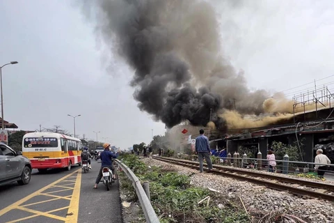 Hà Nội: Cháy nhà dân ở Gia Lâm, lửa lan sang các nhà cấp bốn kề bên