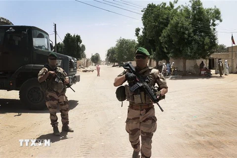 Binh sỹ Pháp tham gia chiến dịch Barkhane tại Faya-Largeau, miền Bắc Cộng hòa Chad, ngày 2/6/2022. (Ảnh: AFP/TTXVN)