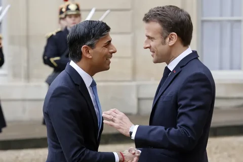 Thủ tướng Anh Rishi Sunak (trái) và Tổng thống Pháp Emmanuel Macron. (Nguồn: Getty)
