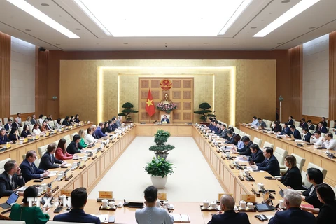 Thủ tướng Phạm Minh Chính tiếp các doanh nghiệp của Hội đồng Kinh doanh Hoa Kỳ-ASEAN. (Ảnh: Dương Giang/TTXVN)