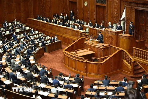 Thủ tướng Nhật Bản Fumio Kishida phát biểu tại phiên họp Quốc hội ở Tokyo. (Ảnh: AFP/TTXVN)
