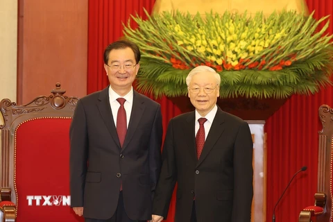 Tổng Bí thư Nguyễn Phú Trọng và ông Vương Ninh, Ủy viên Trung ương Đảng Cộng sản Trung Quốc, Bí thư Tỉnh ủy Vân Nam. (Ảnh: Trí Dũng/TTXVN)