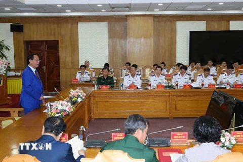 Phó Chủ tịch Quốc hội Trần Quang Phương phát biểu tại buổi làm việc. (Ảnh: Trọng Đức/TTXVN)