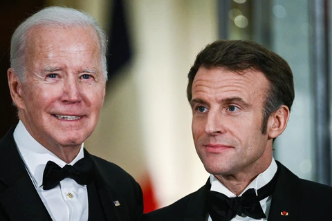 Tổng thống Pháp Emmanuel Macron (phải) và người đồng cấp Mỹ Joe Biden. (Nguồn: Getty Images)