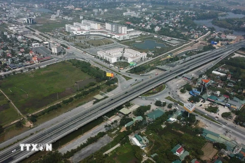 Nút giao thông Liêm Tuyền thuộc thành phố Phủ Lý, tỉnh Hà Nam là điểm kết nối giao thông quan trọng của tỉnh Hà Nam với các tỉnh trong vùng đồng bằng sông Hồng. (Ảnh: Vũ Sinh/TTXVN)