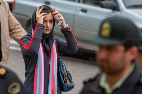 Phụ nữ không đeo khăn trùm đầu ở nơi công cộng tại Iran sẽ bị xử phạt qua hình ảnh camera. (Nguồn: Iranintl)