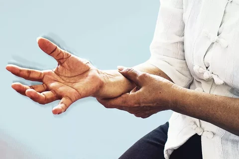 Bệnh Parkinson gây ra các cử động không kiểm soát được như run tay, rối loạn giấc ngủ và sức khỏe tâm thần. (Nguồn: Getty Images)