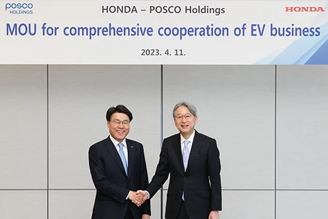 Đại diện Posco và Honda tại buổi ký kết biên bản ghi nhớ. (Nguồn: Posco)