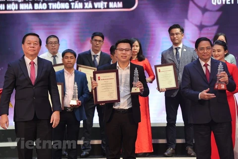 Phóng viên Báo Điện tử VietnamPlus được trao giải A tại Giải Báo chí Quốc gia lần thứ 16 năm 2021. (Ảnh: Hoài Nam/Vietnam+)