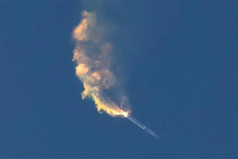 Tàu Starship của hãng SpaceX tách khỏi tên lửa Super Heavy sau khi tên lửa rời bệ phóng từ sân bay Starbase ở Boca Chica, bang Texas (Mỹ) ngày 20/4/2023. (Ảnh: AFP/TTXVN)