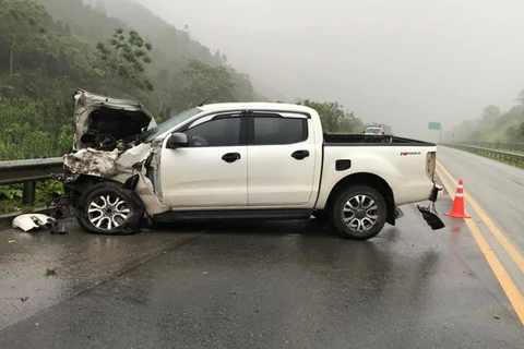 Hiện trường vụ tai nạn trên cao tốc Nội Bài-Lào Cai. (Nguồn: Giao thông Nội Bài-Lào Cai-Sa Pa)