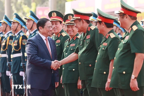 Thủ tướng Phạm Minh Chính với các đại biểu tham dự buổi lễ. (Ảnh: Dương Giang/TTXVN)