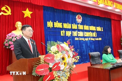 Ông Nguyễn Văn Lộc được bầu giữ chức Chủ tịch Hội đồng Nhân dân tỉnh Bình Dương phát biểu nhận nhiệm vụ. (Ảnh: Chí Tưởng/TTXVN)
