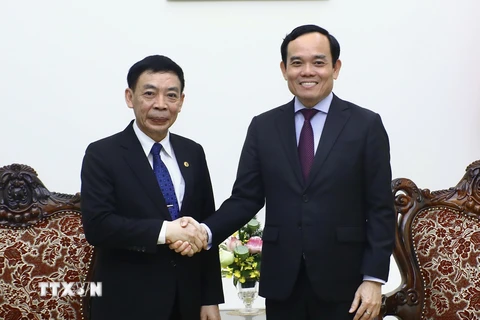 Phó Thủ tướng Trần Lưu Quang với Bộ trưởng Bộ Nội vụ Lào. (Ảnh: Lâm Khánh/TTXVN)