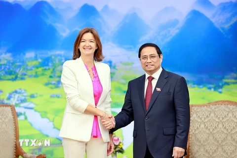 Thủ tướng Phạm Minh Chính và bà Tanja Fajon, Phó Thủ tướng, Bộ trưởng Bộ Ngoại giao và Các vấn đề châu Âu Cộng hòa Slovenia. (Ảnh: Dương Giang/TTXVN)