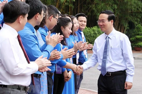 Chủ tịch nước Võ Văn Thưởng gặp mặt thân mật các thanh niên tiên tiến làm theo lời Bác năm 2023 của Đoàn Thanh niên Cộng sản Hồ Chí Minh Khối các cơ quan Trung ương. (Ảnh: Thống Nhất/TTXVN)