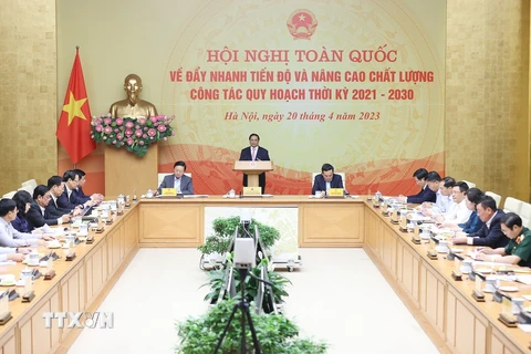 Thủ tướng Phạm Minh Chính chủ trì Hội nghị đẩy nhanh tiến độ công tác quy hoạch thời kỳ 2021-2030 ngày 20/4. (Ảnh: Dương Giang/TTXVN)