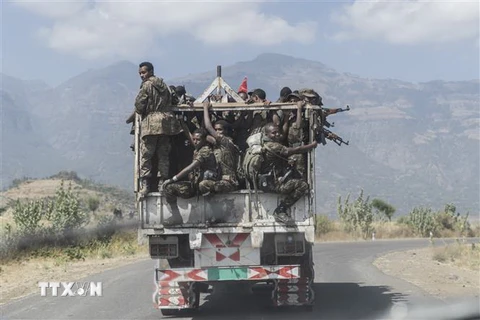 Lực lượng Phòng vệ Quốc gia Ethiopia tuần tra ngày 13/12/2021. (Ảnh: AFP/TTXVN)
