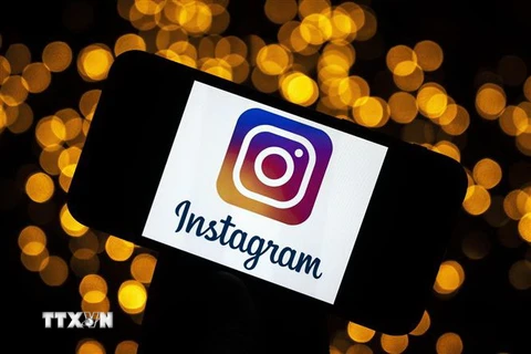 Biểu tượng Instagram trên màn hình điện thoại. (Ảnh: AFP/TTXVN)