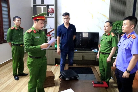 Cơ quan Cảnh sát điều tra Công an tỉnh Lạng Sơn ra Quyết định khởi tố vụ án, khởi tố bị can đối với Thân Tiến Huy - thứ 3 từ trái sang. (Nguồn: Bộ Công an)