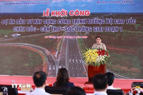 Thủ tướng Phạm Minh Chính phát lệnh khởi công Dự án tuyến đường bộ cao tốc Sóc Trăng-Cần Thơ-Châu Đốc giai đoạn 1. (Ảnh: Dương Giang/TTXVN)