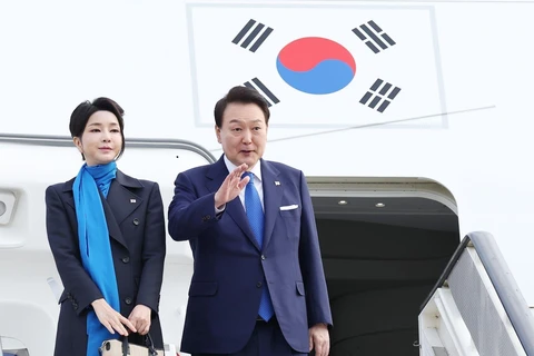Tổng thống Hàn Quốc Yoon Suk Yeol và Phu nhân. (Nguồn: TTXVN)
