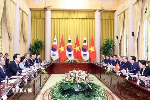 Chủ tịch nước Võ Văn Thưởng hội đàm với Tổng thống Hàn Quốc Yoon Suk Yeol. (Ảnh: Thống Nhất/TTXVN)