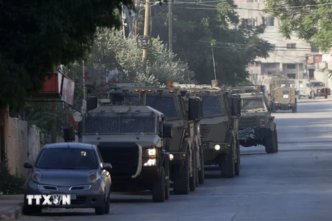Xe quân sự Israel được triển khai tại thành phố Jenin, Bờ Tây, ngày 3/7. (Ảnh: THX/TTXVN)